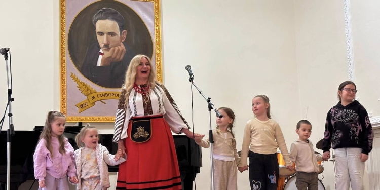 Світова зірка в гостях у юних музикантів: у Заліщицькій музшколі приймали народну артистку