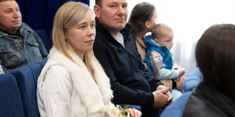 Низький уклін берегиням: 21 жителька Кременеччини отримала звання «Мати-героїня»