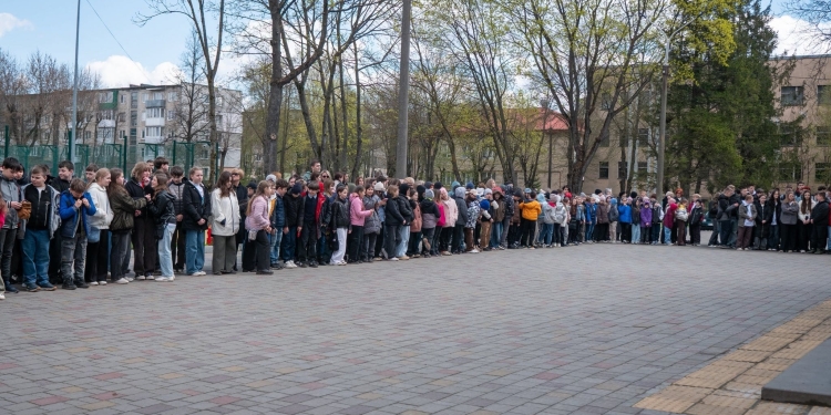 У Тернополі відкрили пам’ятну дошку морпіху Арсену Козубу