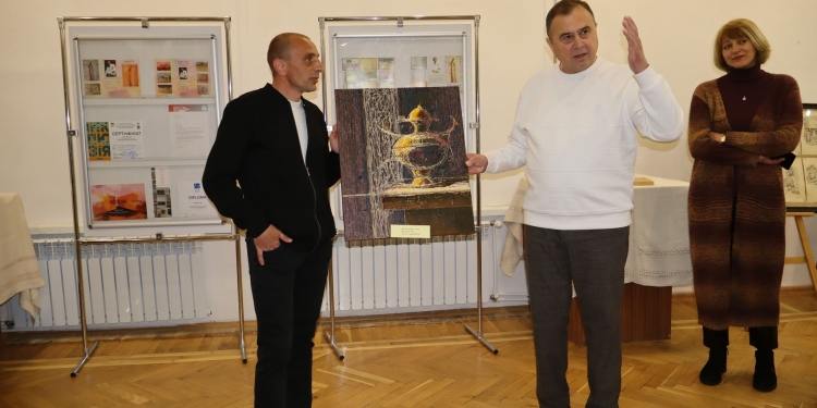 Краса, що рятує життя: у Тернополі стартував благодійний продаж картин Андрія Цупа