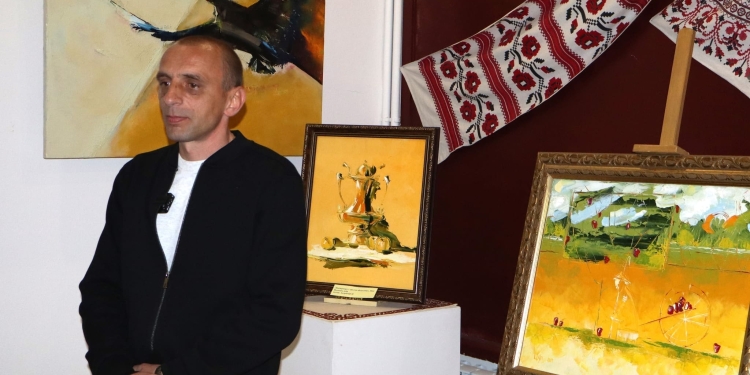 Краса, що рятує життя: у Тернополі стартував благодійний продаж картин Андрія Цупа