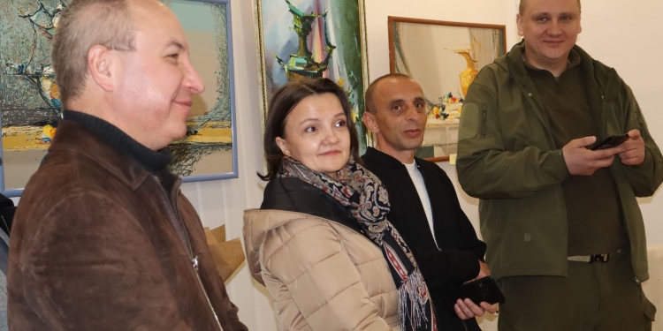 Краса, що рятує життя: у Тернополі стартував благодійний продаж картин Андрія Цупа