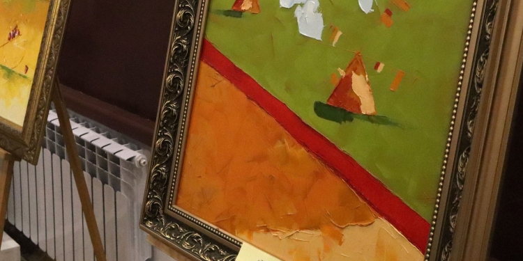 Краса, що рятує життя: у Тернополі стартував благодійний продаж картин Андрія Цупа