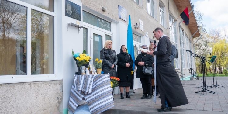 У Тернополі відкрили пам’ятну дошку морпіху Арсену Козубу