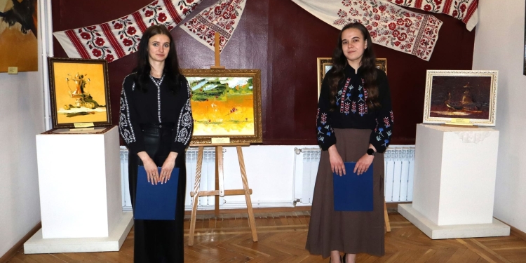 Краса, що рятує життя: у Тернополі стартував благодійний продаж картин Андрія Цупа