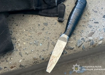Жах у Тернополі: школярка встромила ніж в однокласницю
