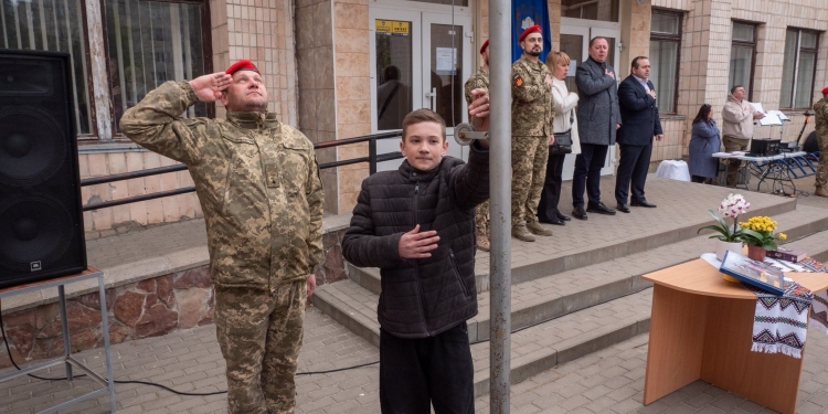 Тернопільська школа №11 отримала ім’я Героїв 44-ї артилерійської бригади