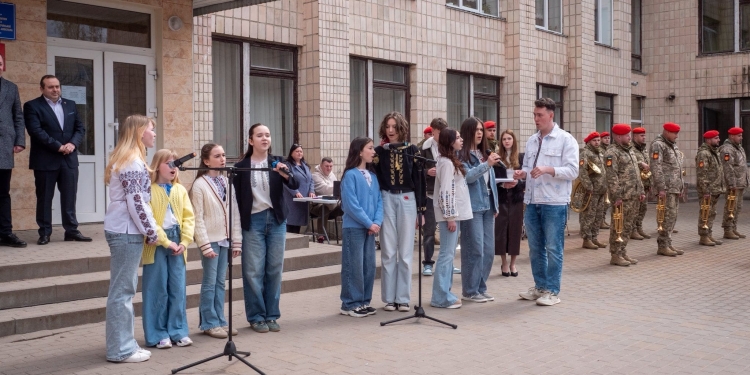 Тернопільська школа №11 отримала ім’я Героїв 44-ї артилерійської бригади