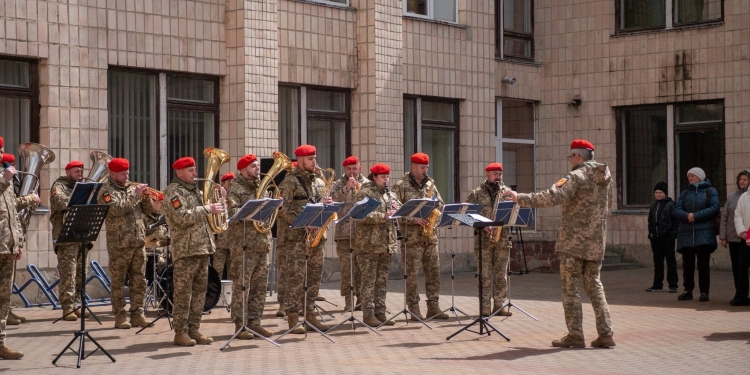 Тернопільська школа №11 отримала ім’я Героїв 44-ї артилерійської бригади