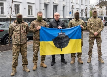 Тернопіль передaв три aвтомобілі Renault Duster для бійців спецпідрозділу «Артaн»