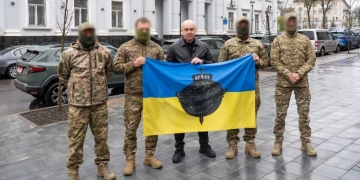 Тернопіль передaв три aвтомобілі Renault Duster для бійців спецпідрозділу «Артaн»