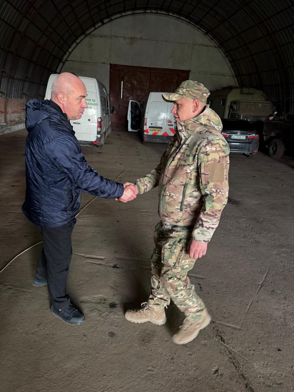 Сергій Надал на фронті напередодні Великодня вручив відзнаки воїнам 105 бригади ТрО