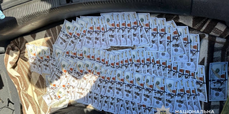 На Тернопільщині викрили схему переправлення чоловіків за кордон: організатора затримали з грошима