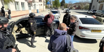 На Тернопільщині викрили схему переправлення чоловіків за кордон: організатора затримали з грошима