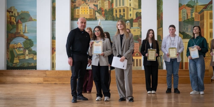 Майбутнє України: у Тернополі обрали «Учня року – 2026» та вручили іменні премії