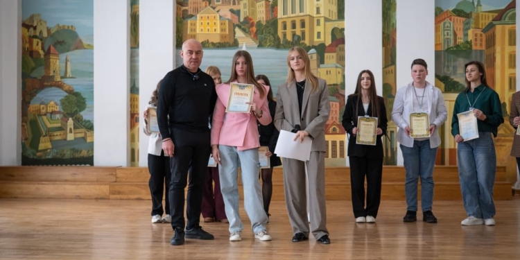 Майбутнє України: у Тернополі обрали «Учня року – 2026» та вручили іменні премії