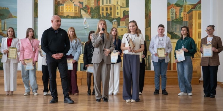 Майбутнє України: у Тернополі обрали «Учня року – 2026» та вручили іменні премії
