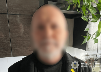 постане перед судом