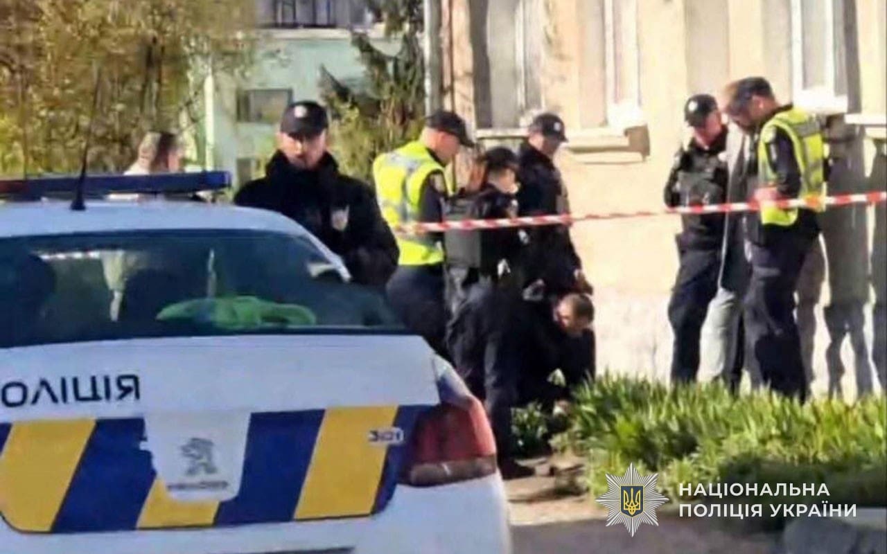 У Тернополі затримали чоловіка з «автоматом»: виявилось, що це макет