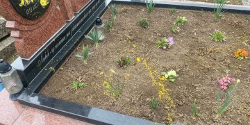 осквернив могилу