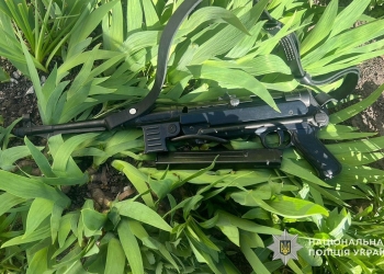 У Тернополі затримали чоловіка з «автоматом»: виявилось, що це макет