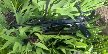 У Тернополі затримали чоловіка з «автоматом»: виявилось, що це макет