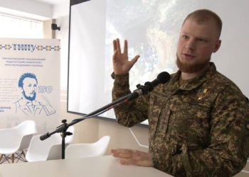 Легендарний «Вогонь» у Тернополі: Герой України Владислав Стоцький зустрівся з майбутніми вчителями