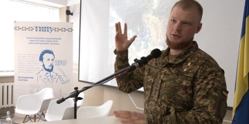 Легендарний «Вогонь» у Тернополі: Герой України Владислав Стоцький зустрівся з майбутніми вчителями