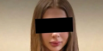 Затримана дівчина