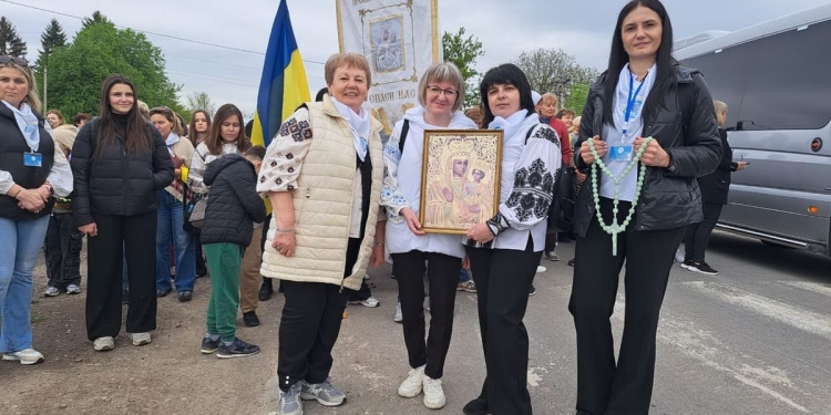 Сила материнського слова: у Зарваниці відбулася ХІХ піша проща спільноти «Матері в молитві»