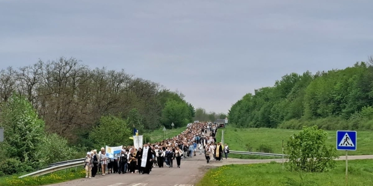 Сила материнського слова: у Зарваниці відбулася ХІХ піша проща спільноти «Матері в молитві»