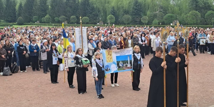 Матері в молитві