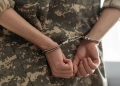 переховувався від служби та вчинив грабіж