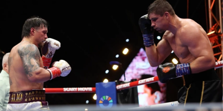 Усик нокаутував Верховена і став абсолютним чемпіоном світу з боксу