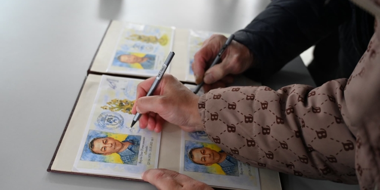 Мистецтво, що стало вічністю: у Ланівцях погасили марку на честь полеглого воїна та художника Олега Яцули