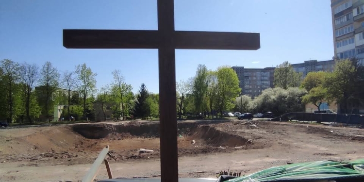 Польська делегація вшанувала пам’ять загиблих тернополян після ракетного удару