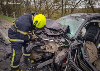 внаслідок зіткнення люди опинилися заблокованими