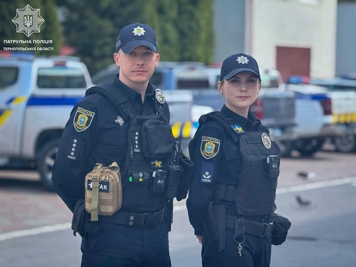 Тернопільські патрульні врятували родину під час обстрілу