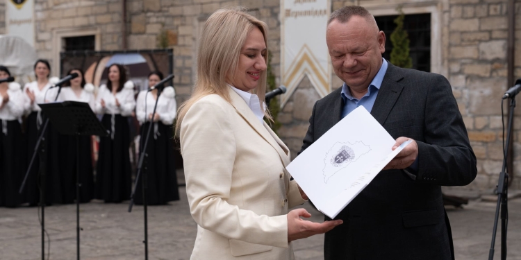 У Збаразькому замку нагородили кращих медсестер Тернопільщини до професійного свята