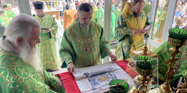 24 роки у лику святих: на Кременеччині відбулося величне архієрейське богослужіння