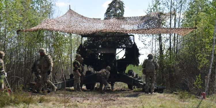 Воїнів тернопільскої артбригади посвятили в артилеристи після бойових стрільб із «Богдани»