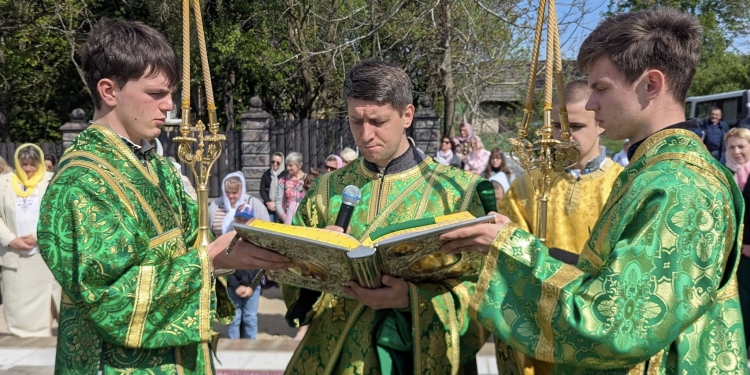 24 роки у лику святих: на Кременеччині відбулося величне архієрейське богослужіння