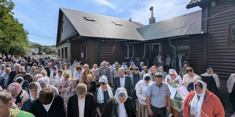 24 роки у лику святих: на Кременеччині відбулося величне архієрейське богослужіння