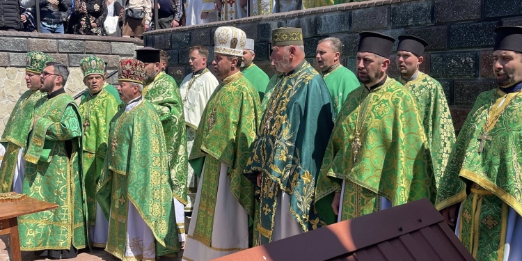 24 роки у лику святих: на Кременеччині відбулося величне архієрейське богослужіння