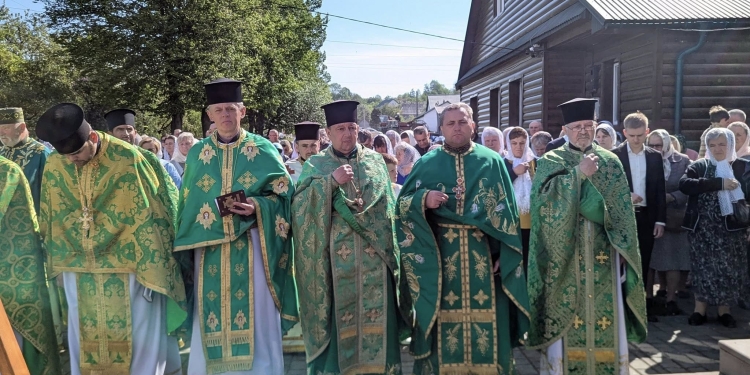 24 роки у лику святих: на Кременеччині відбулося величне архієрейське богослужіння