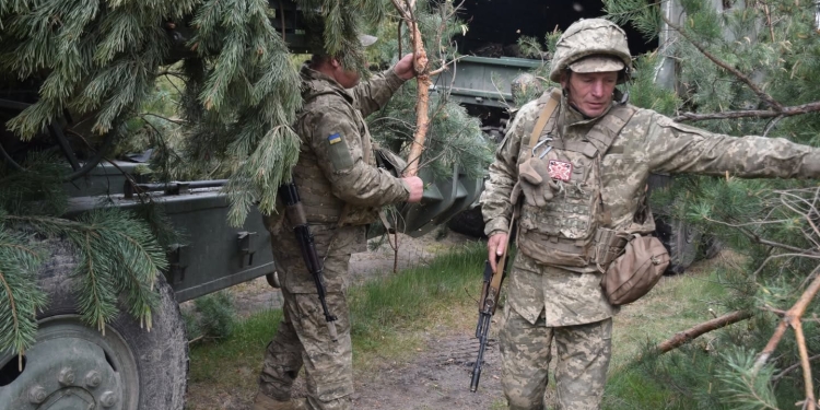 Воїнів тернопільскої артбригади посвятили в артилеристи після бойових стрільб із «Богдани»