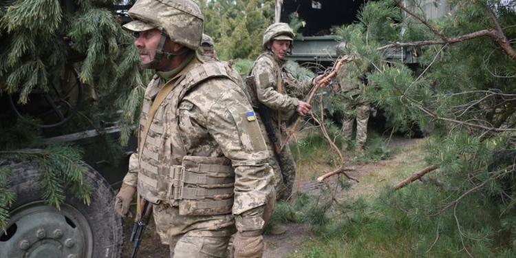 Воїнів тернопільскої артбригади посвятили в артилеристи після бойових стрільб із «Богдани»