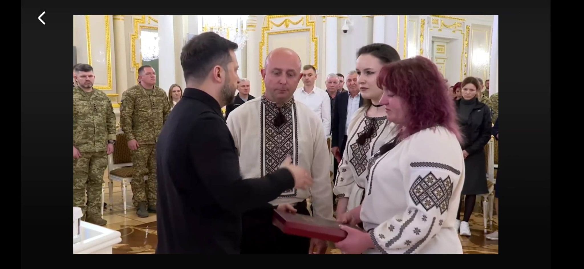 Батькам захисника Віталія Сидорука вручили орден «Золота Зірка»
