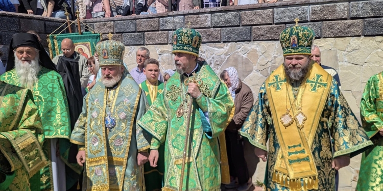 24 роки у лику святих: на Кременеччині відбулося величне архієрейське богослужіння