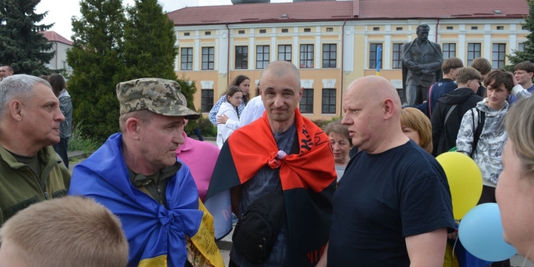 Збаражчина зустріла звільнених з полону Героїв (Фото)